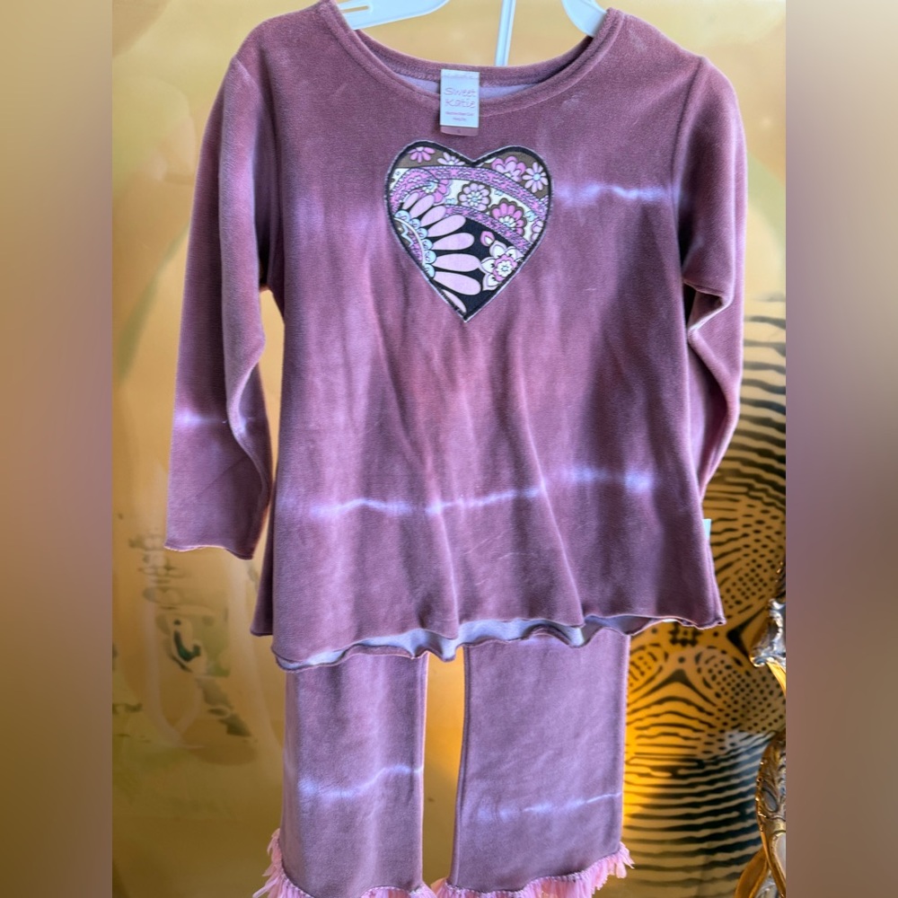Fun and fashionable girls shirt and pant set with hearts